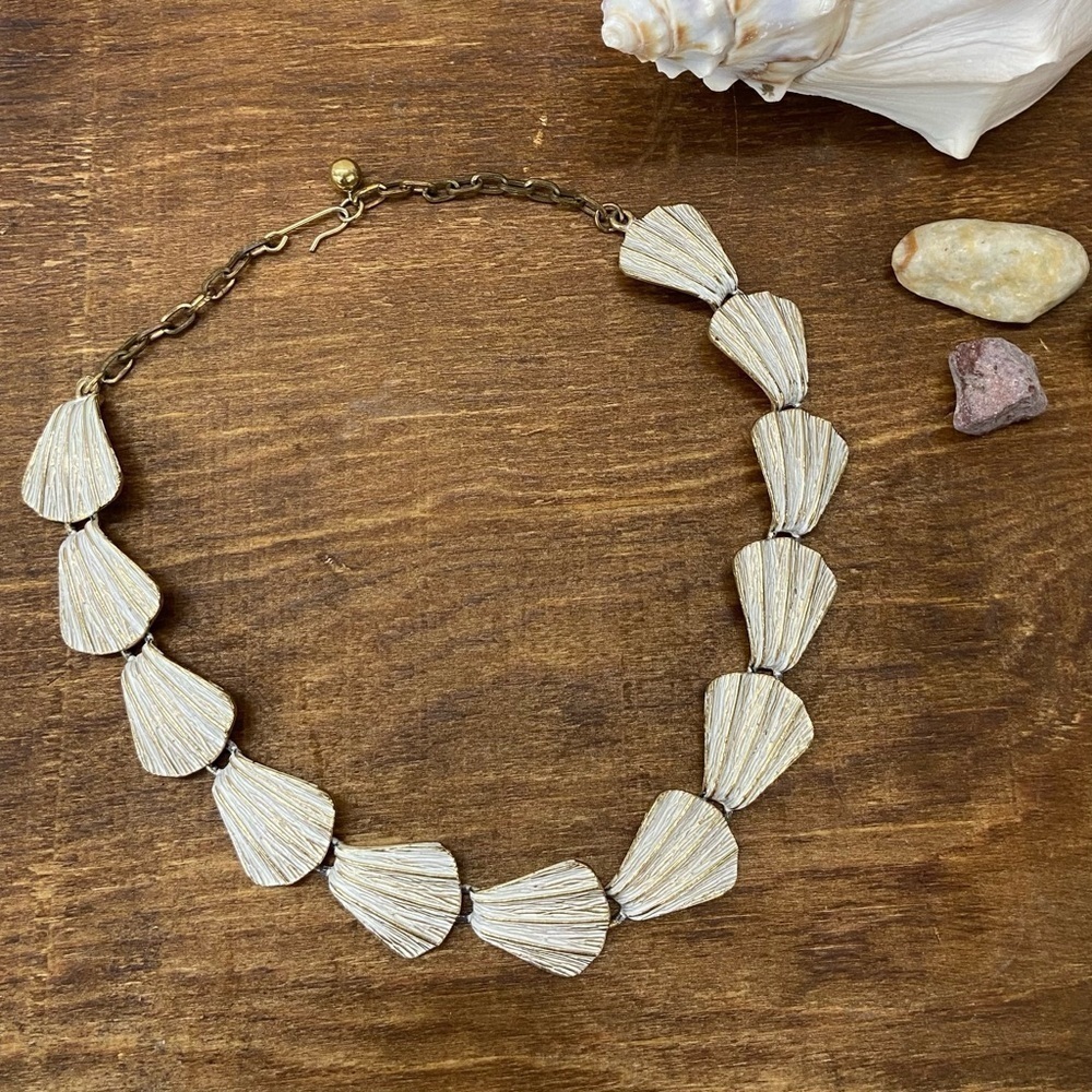 VTG Half Clam Seashell Women's Necklace Unbranded Sz Adjustable Nautical Seaside